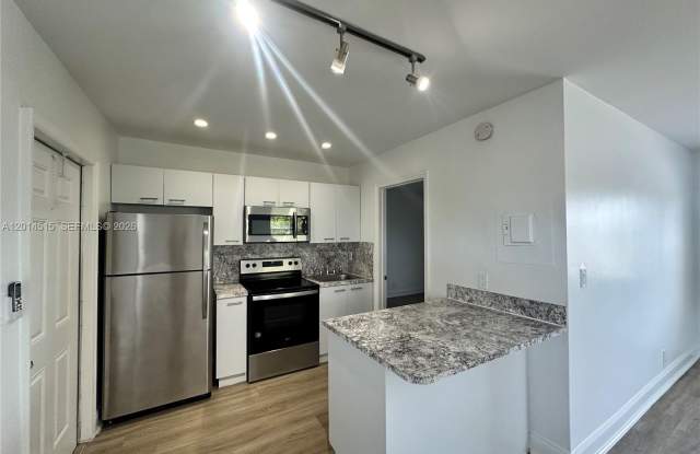 1413 N Dixie Hwy photos photos