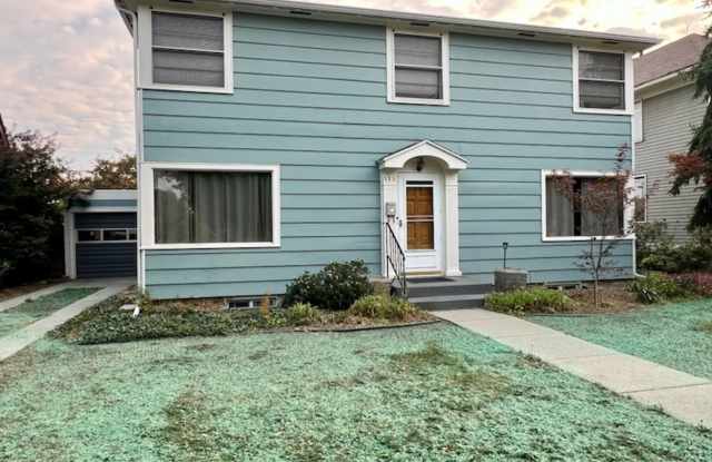 Located in the Historic District! 3+ beds, 1.5 bath, single garage, hardwood floors and MORE! photos photos