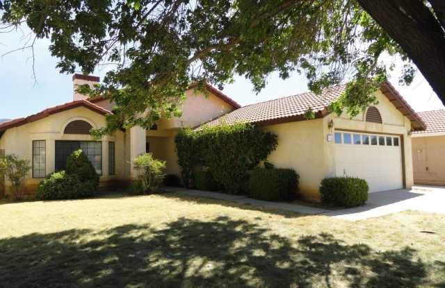 704 Silver Oak Drive - 704 Silver Oak Drive, Tehachapi, CA 93561