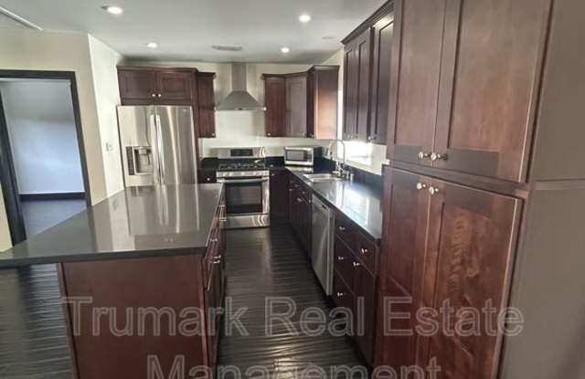 12426 Moorpark St Gallery 1