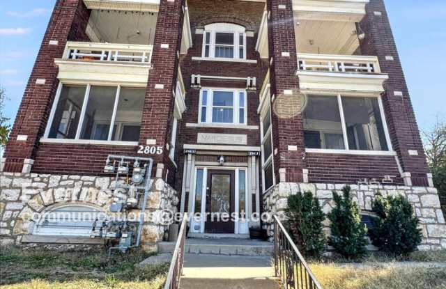2807 Gillham Road photos photos