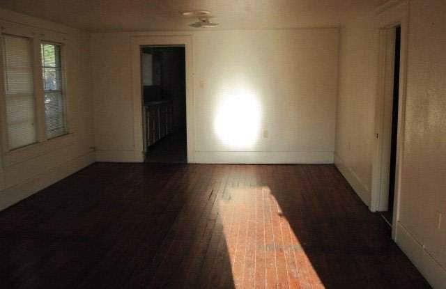 501 Ash Street Gallery 4