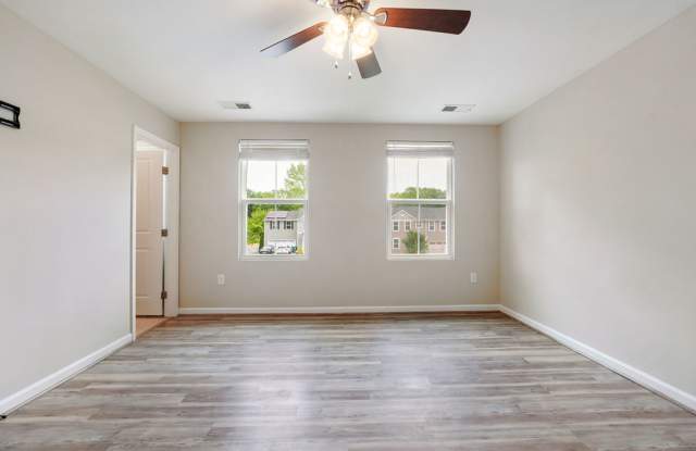 5626 Noble Avenue photos photos