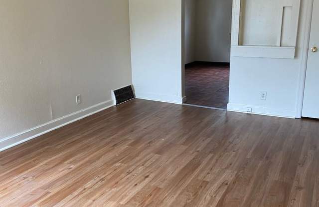 2BR SINGLE FAMILY HOME, YARD, GARAGE, FULL BASEMENT, HANDY LOCATION! - 4639 North Sherman Boulevard, Milwaukee, WI 53209