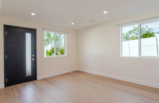 10421 Pinyon Ave Gallery 3