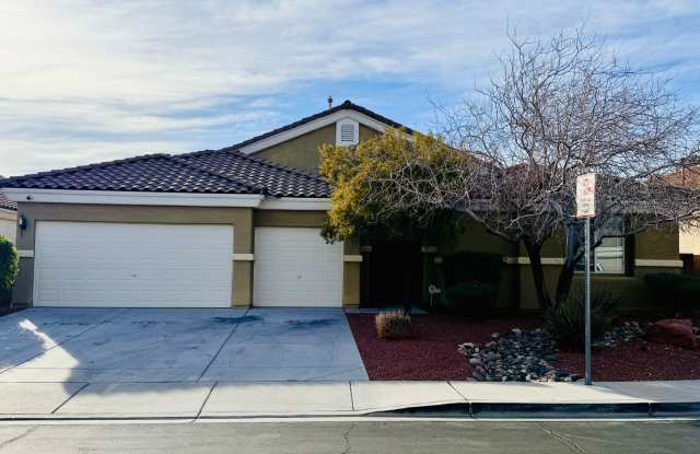 Welcome to this stunning 5-bedroom, 3-bath home located in the desirable Estates of Wigwam Ranch community! photos photos