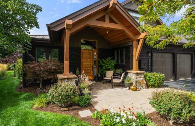 Fully Furnished Tetherow 3 Bed/3.5 Bath on the 11th Fairway Gallery 1