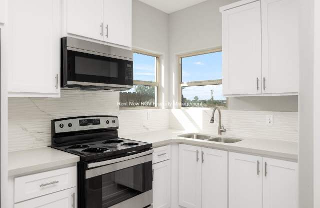 213 W Rutherford Ave - 213 West Rutherford Avenue, Edinburg, TX 78541