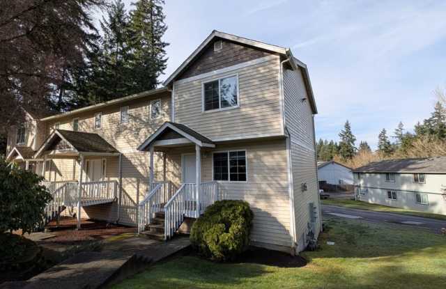 Centrally Located 3 Bedroom Triplex Unit Avail. for Rent - W/S/G paid with rent photos photos