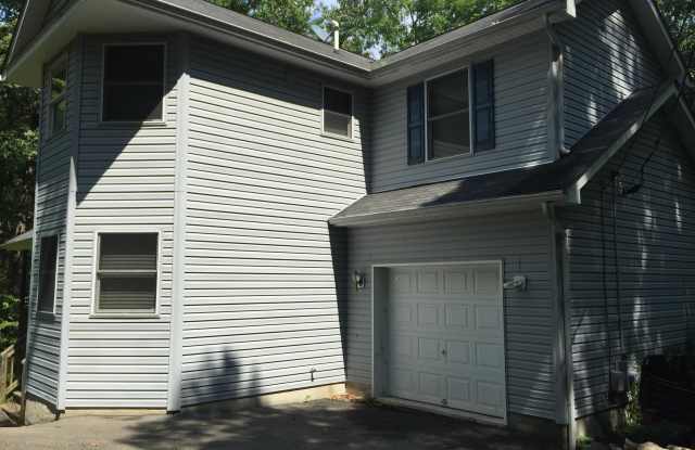 164 Bellingham Dr - 164 Bellingham Drive, Saw Creek, PA 18324