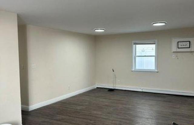 215 E Walnut Street Gallery 2