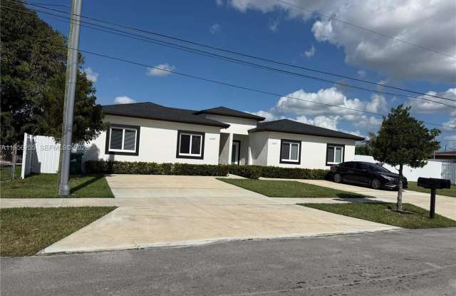 12049 SW 213 St photos photos