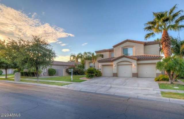 Gorgeous Ocotillo property on the lake with pool and spa Gallery 1