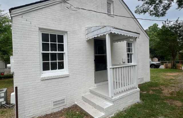 Cozy Two bedroom one bath House Gallery 4