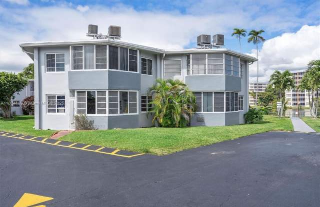 1671 NE Miami Gardens Dr photos photos