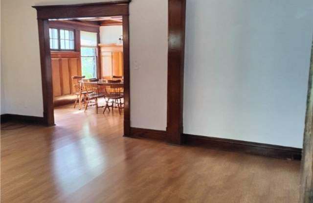46 Atlantic Avenue Gallery 3
