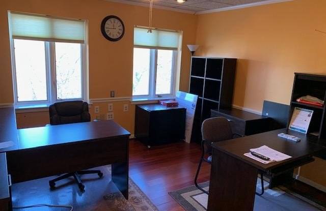 7327-C HANOVER Parkway Gallery 3