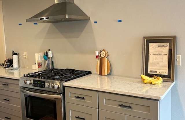 Beautifully Updated Town Home in the Heights with large, fenced yard photos photos