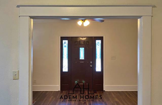 Beautiful Brick Home Minutes from Midtown, Crosstown, Rhodes College!! Gallery 4