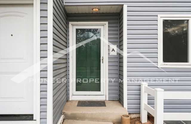 Lovely Townhome with Fenced Back Patio Area! Gallery 3