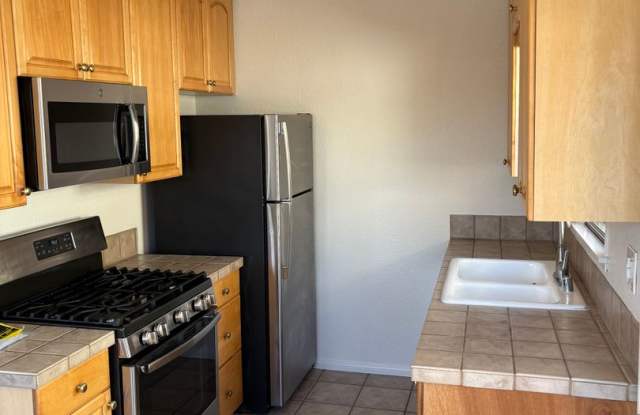 Two Bed, One Bath Apartment Gallery 4