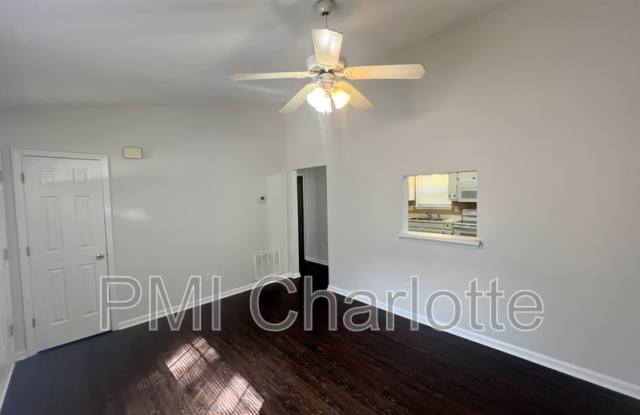 6204 Easter Ln Gallery 3