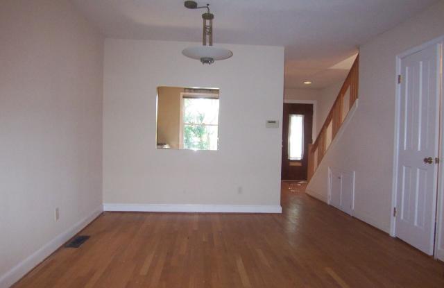 2209 Ontario Road, NW Gallery 4