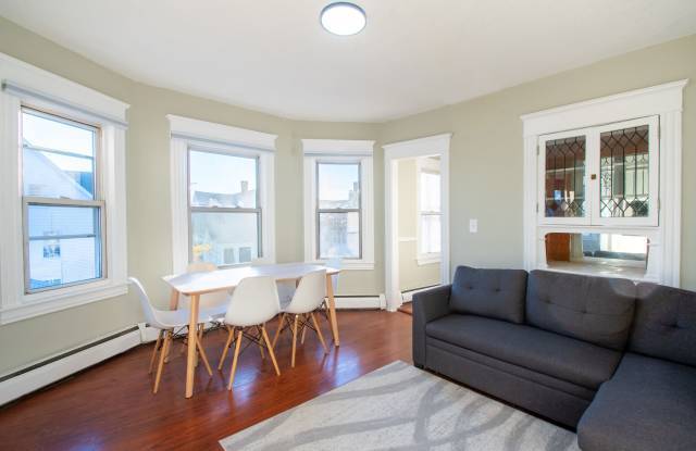312 Franklin Street - Unit 2 Gallery 3