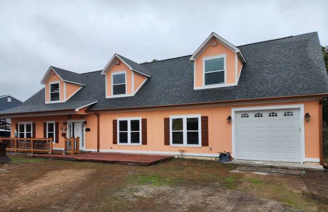 Large 3 bedroom house with 2 bonus rooms and water access to Bogue Sound/Intracoastal Waterway via Broad Creek photos photos