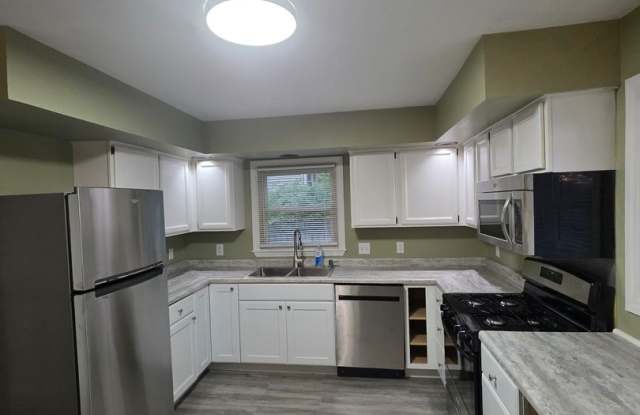 **Spacious 3-Bedroom, 2 -Bath Home Available!** photos photos
