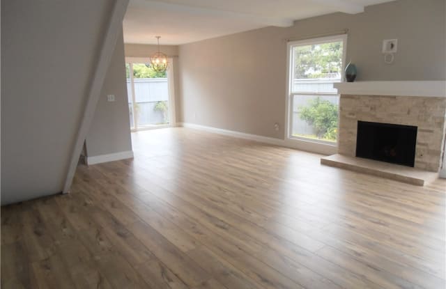 643 Danube Way - 643 Danube Way, Costa Mesa, CA 92626