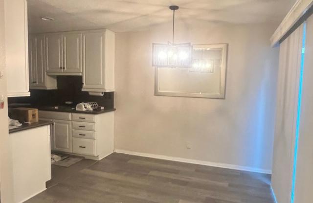 Charming 3BR/1.5Bath Condo in San Diego Gallery 3