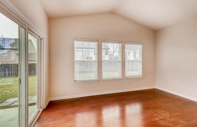 104 Renville Place Gallery 4