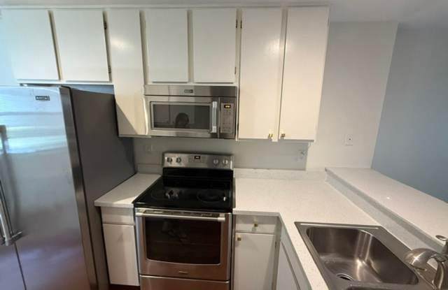 Charming 2BD/2.5BA Townhouse in Desirable Pleasanton Location! Gallery 4