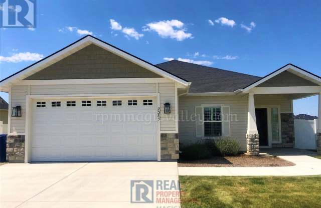 Beautiful 3 bedroom, 2 bath Available photos photos