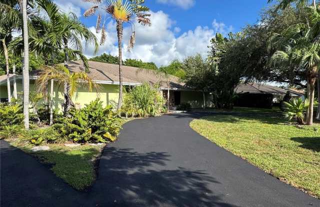 17900 SW 77th Ave photos photos