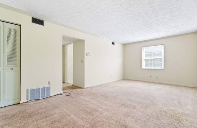 7402 6 Mile Lane - 11 photos photos