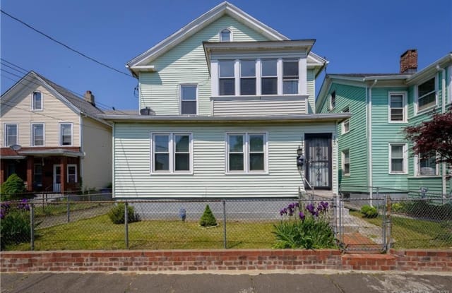 137 Deacon Street - 137 Deacon Street, Bridgeport, CT 06607