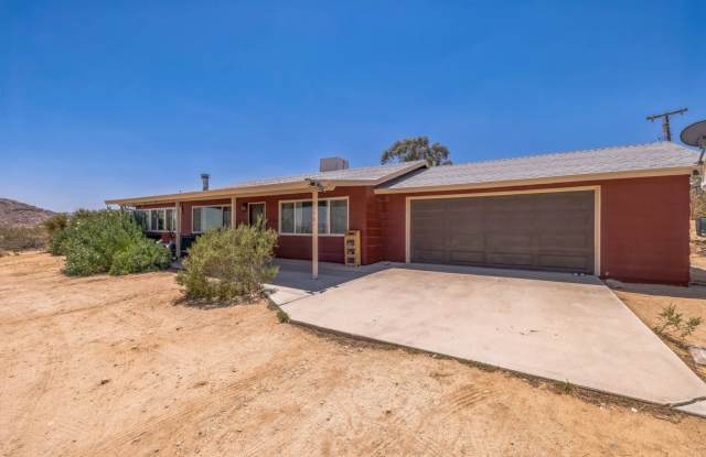 3 Bedroom 1.5 Bath Modern Farmhouse near JT National Park * MOVE IN SPECIAL* photos photos