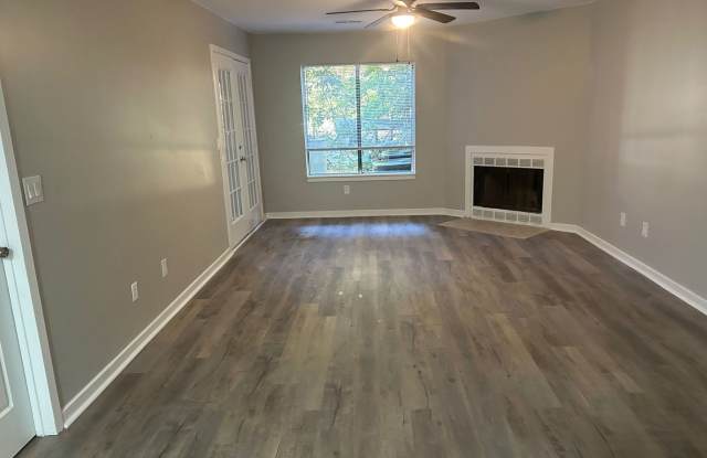 Updated  Creekside Community  Condominium Gallery 4