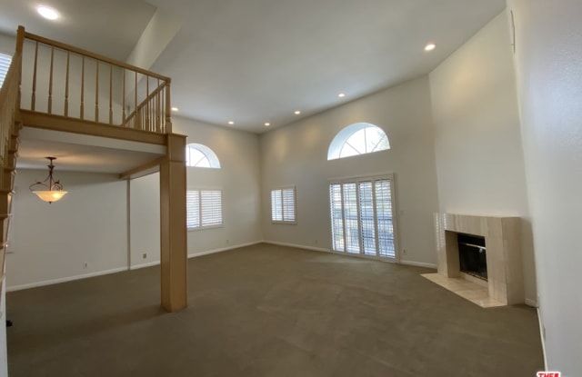 11737 Darlington Ave - 11737 Darlington Avenue, Los Angeles, CA 90049