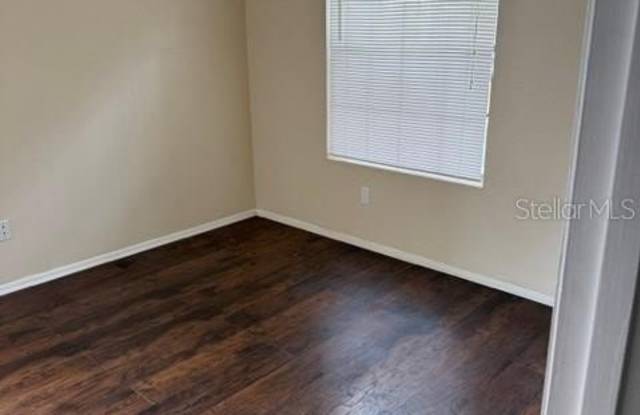 208 AFTON Square Gallery 4