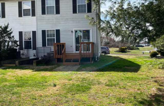 532 PARK MANOR CIR #4 Gallery 2