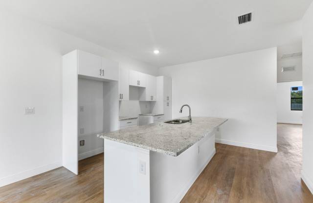 1135 Harvest Ave Unit A Gallery 3