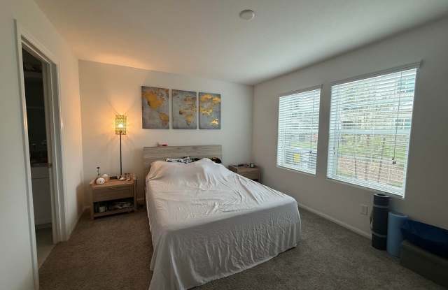 Exceptional Two Level 3 bedroom Furnished or Non-Furnished Rental Gallery 4