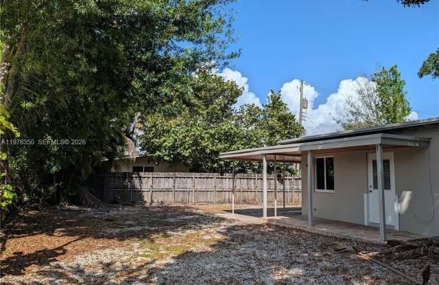 1029 SW 22nd St photos photos