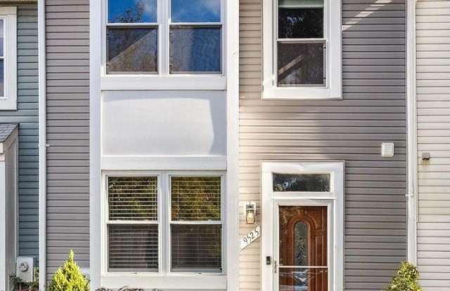 9525 CLOCKTOWER Lane Gallery 1