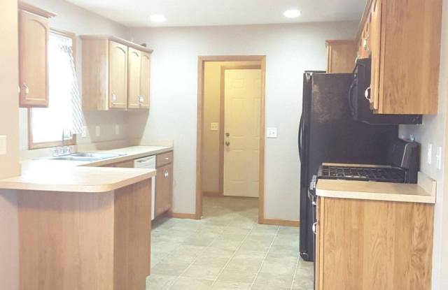 3 Bedroom Single Family Home! Gallery 4