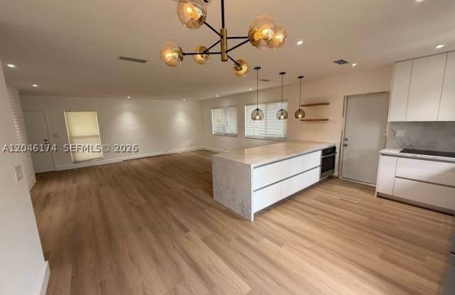 1155 98th St photos photos