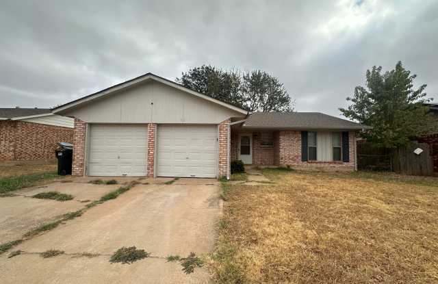 Beautiful Updated 3 Bed, 1 3/4 Bath, 2 Car Garage Gallery 4